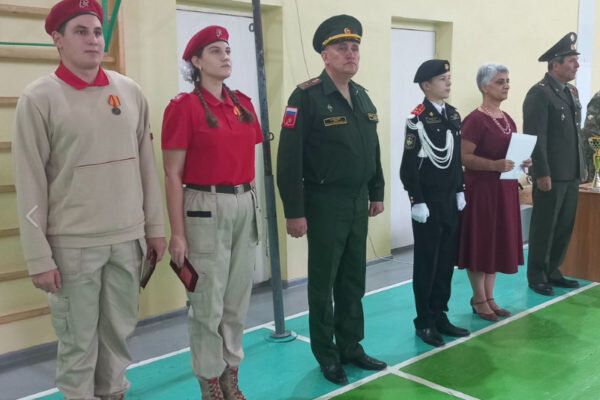    Два кадета юнармейского отряда школы № 12 награждены медалью «Юнармейская доблесть» III степени (фото: школа № 12)