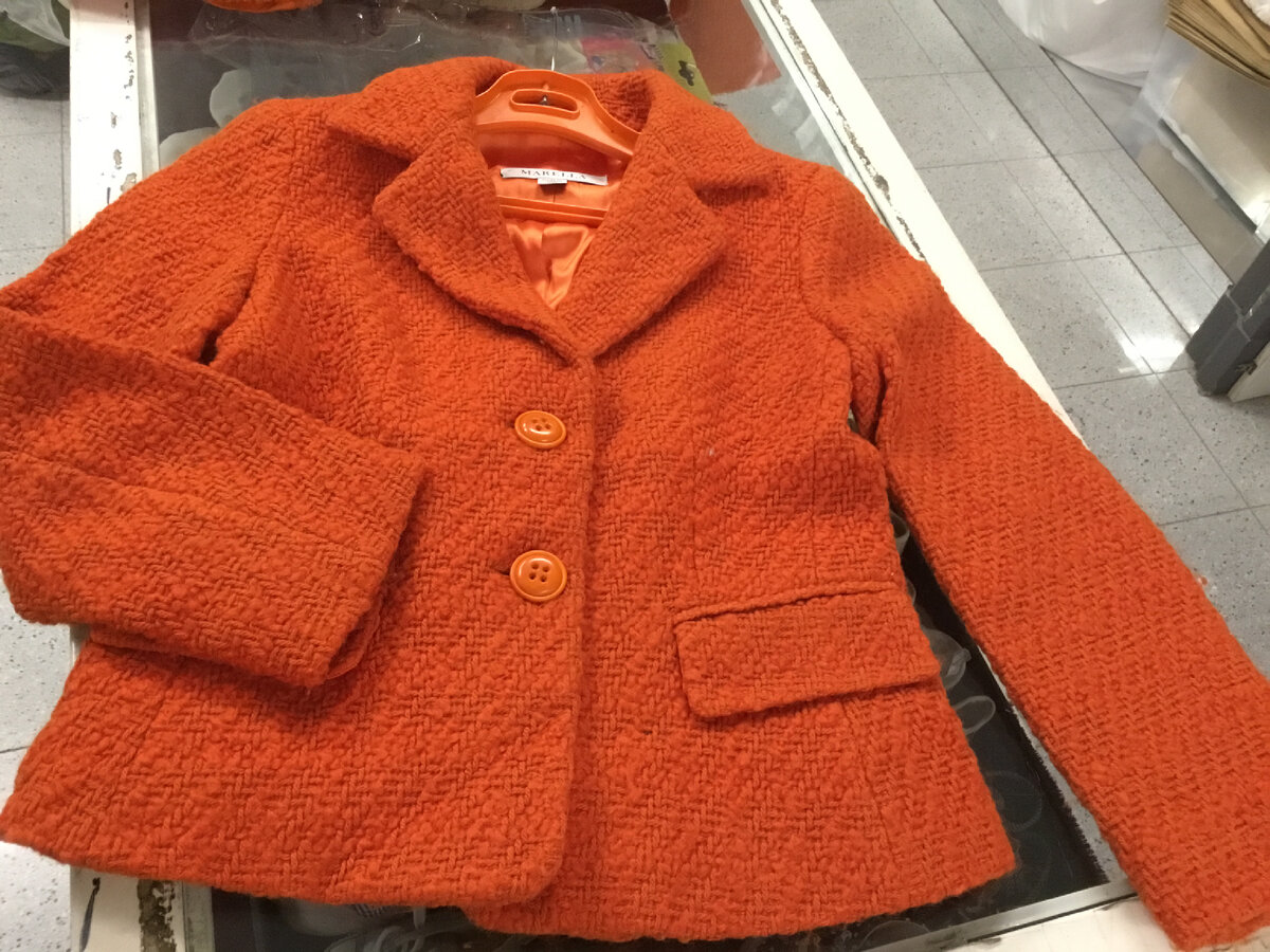 Marella — достаточно знаменитая марка одежды из качественных тканей. В составе шерсть с небольшим количеством полиэстра. На ощупь приятный, не колючий. Стоит 3,50