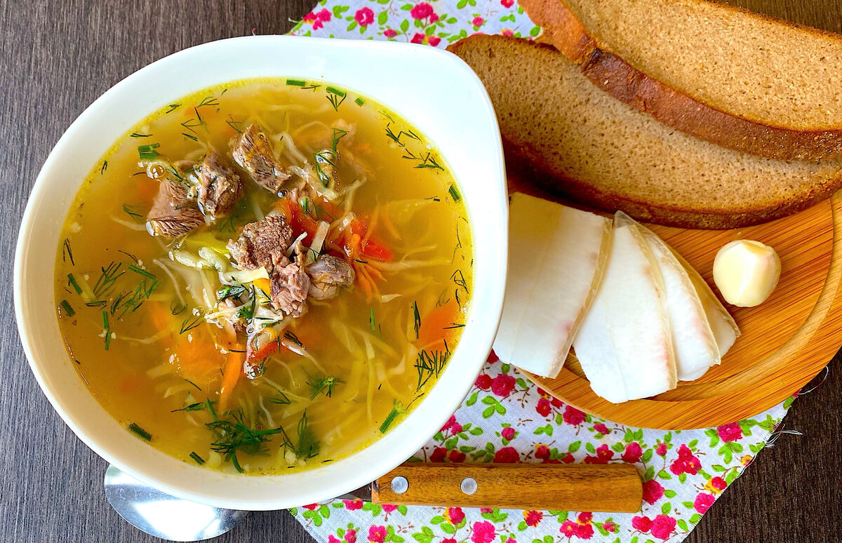 Суп с мясом, фасолью и горошком в мультиварке