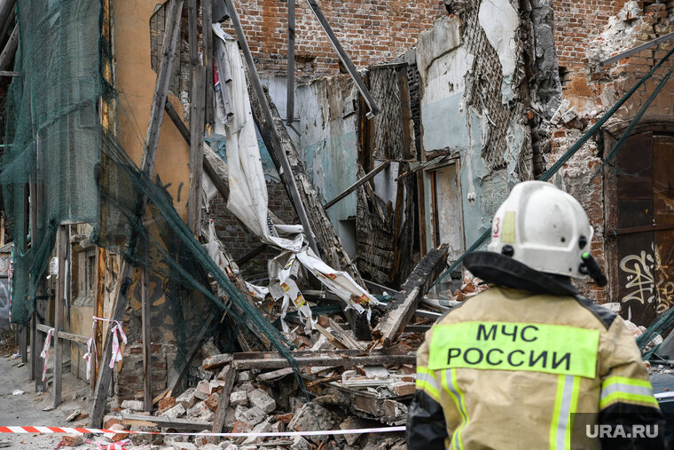    Шесть человек погибли при крушении самолета в Ейске, сообщают в МЧС РФ