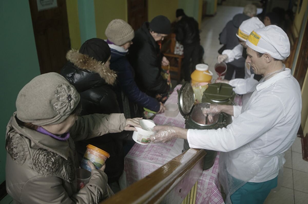    В Тверской области нуждающиеся могут получить обед, хлеб и мёд