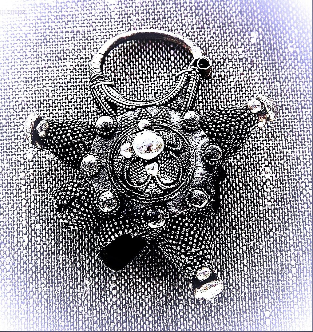 ЗВЁЗДЧАТЫЙ КОЛТ  -  ювелирное изделие из состава клада №17 с Городища Старая Рязань. Фото: М. Захаров, Экспедиция ⋆СТАРКА⋆ 