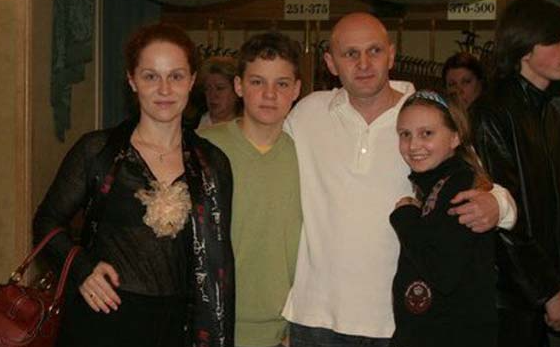 Агриппина Стеклова и Владимир Большаков с детьми.Фото Яндекс.Картинки