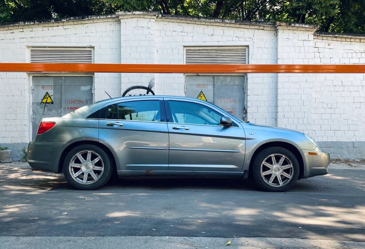 Крайслер Себринг.