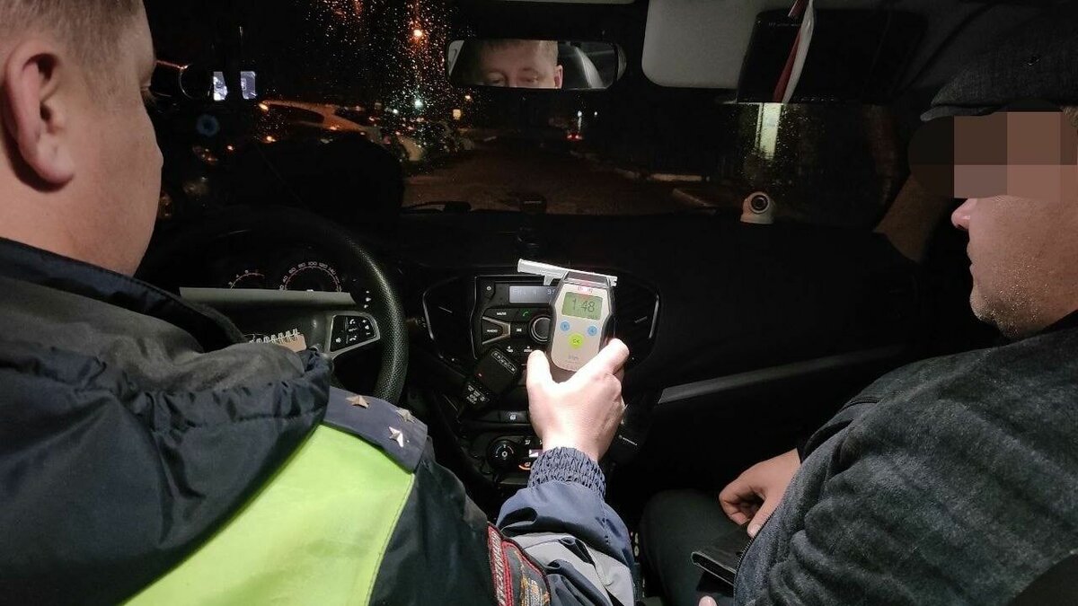     Более тридцати водителей в состоянии алкогольного опьянения поймали на тюменских дорогах за минувшие сутки инспекторы ГИБДД. От «пьяной» езды автовладельцев не удержала даже сложная обстановка на дорогах в связи с погодными условиями.