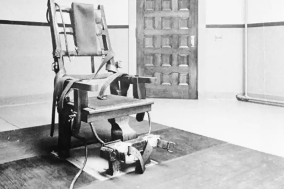     Слишком пухлый, чтобы умереть: убийца, который решил растолстеть настолько, чтобы не поместиться на электрический стул