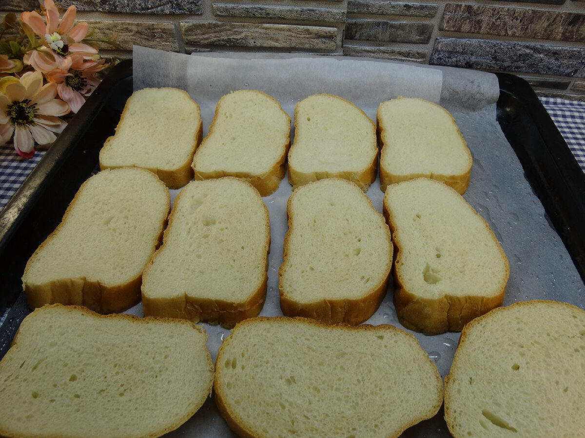 Бутерброды на сковороде с колбасой и сыром