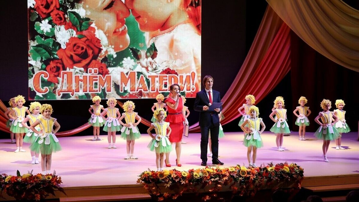     Для жителей Ставрополя в честь Дня матери, который отпразднуют в воскресенье, 27 ноября, проведут сразу несколько мероприятий, сообщили в мэрии.