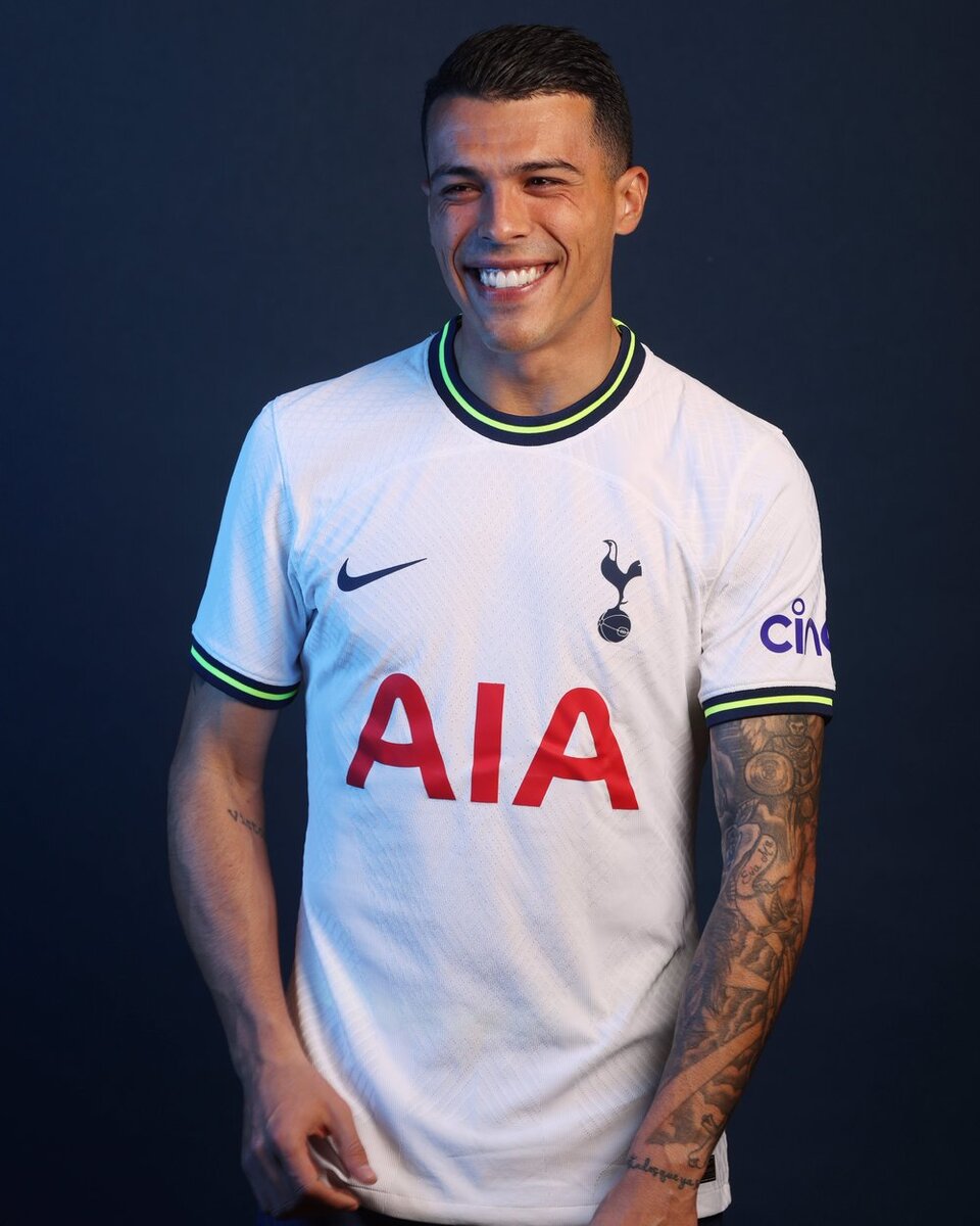     3) Педро Порро, 23 года, правый защитник.Перешел из "Спортинга" в "Тоттенхэм" суммарно за 47,5 млн евро.