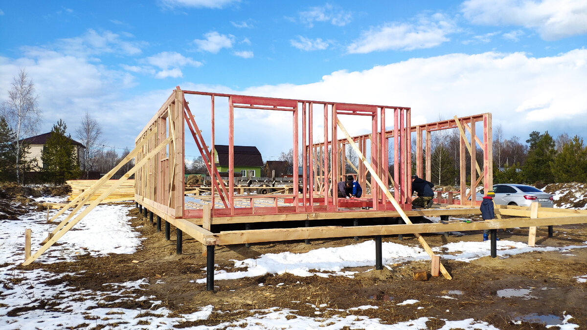 Уже вижу веранду и большие окна гостиной