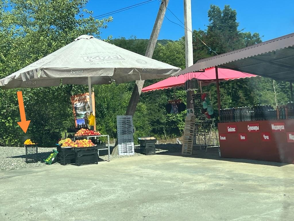Палатка с фруктами. Абхазия