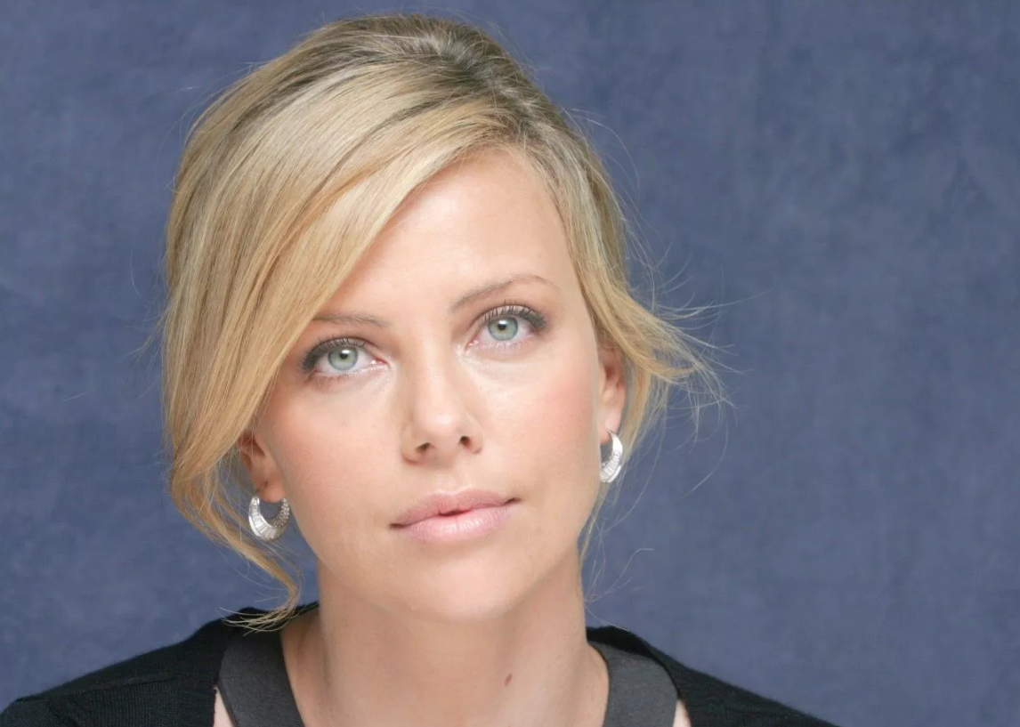 Терон биография. Шарлиз Терон. Шарлиз Терон Charlize Theron. Шарлиз Терон фото. Шарлиз Терон в молодости.