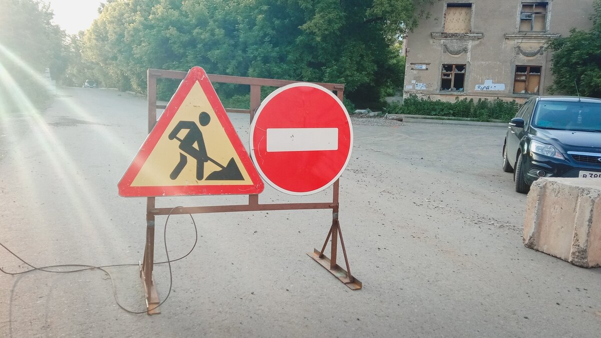     Движение в центре Ростова ограничено из-за устранения последствий падения БПЛА, сообщил глава администрации Алексей Логвиненко.