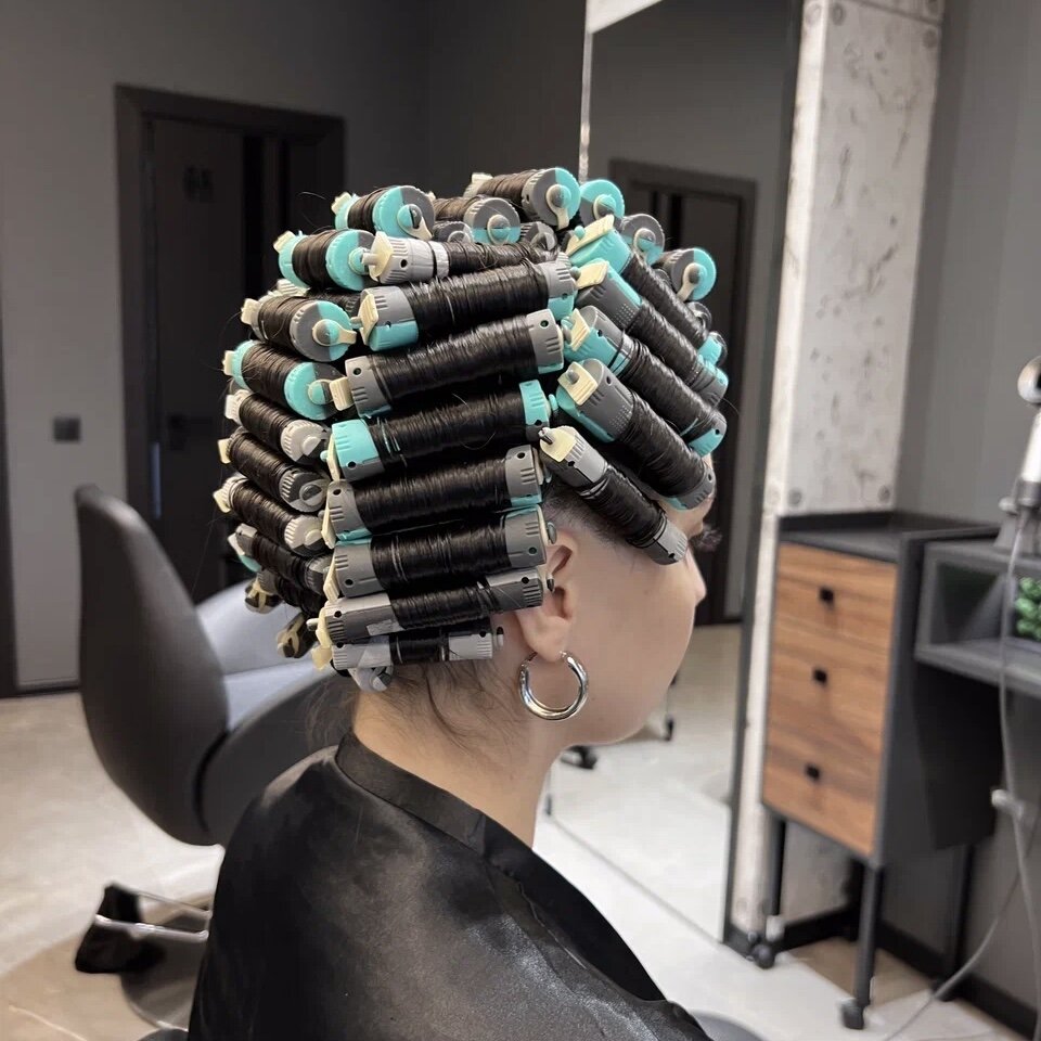 Процесс создания прекрасных кудрей в салоне ICE CURLY.