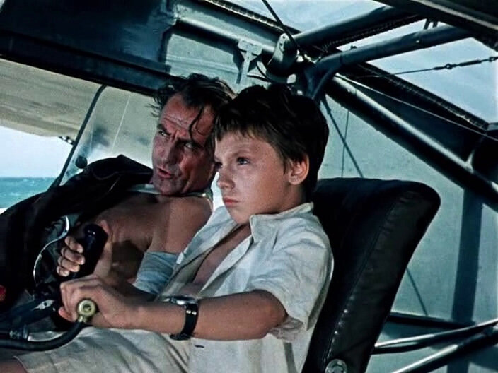 Кадр из фильма "Последний дюйм" (1958)