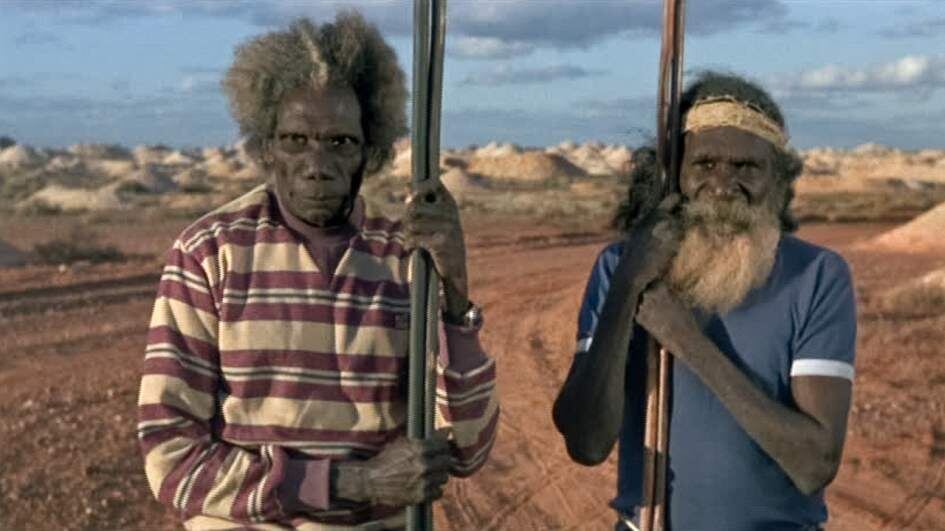 Кадр из фильма "Там, где мечтают зеленые муравьи" взят для ллюстрации из Яндекс Картинки. 