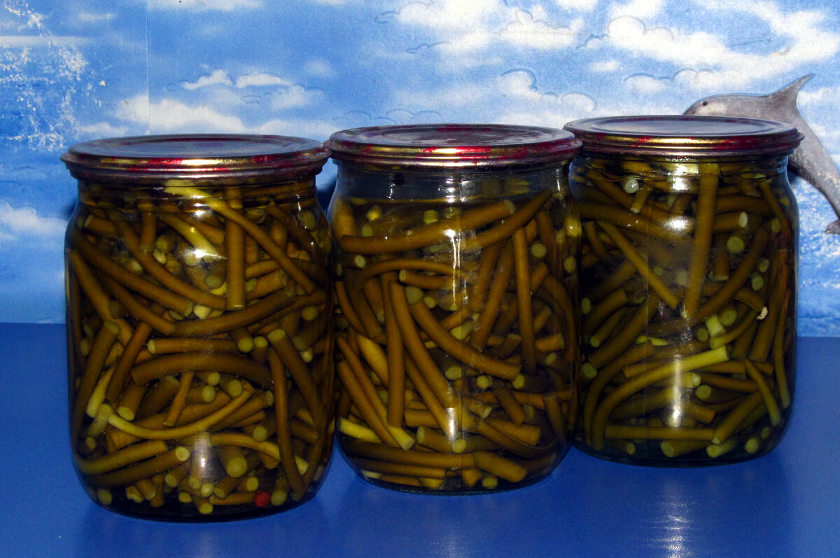 Консервация чесночных стрелок. Стебель чеснока маринованный. Консервированные чесночные стрелки. Консервирование чесночных стрелок на зиму. Консервация чесночных стрелок.