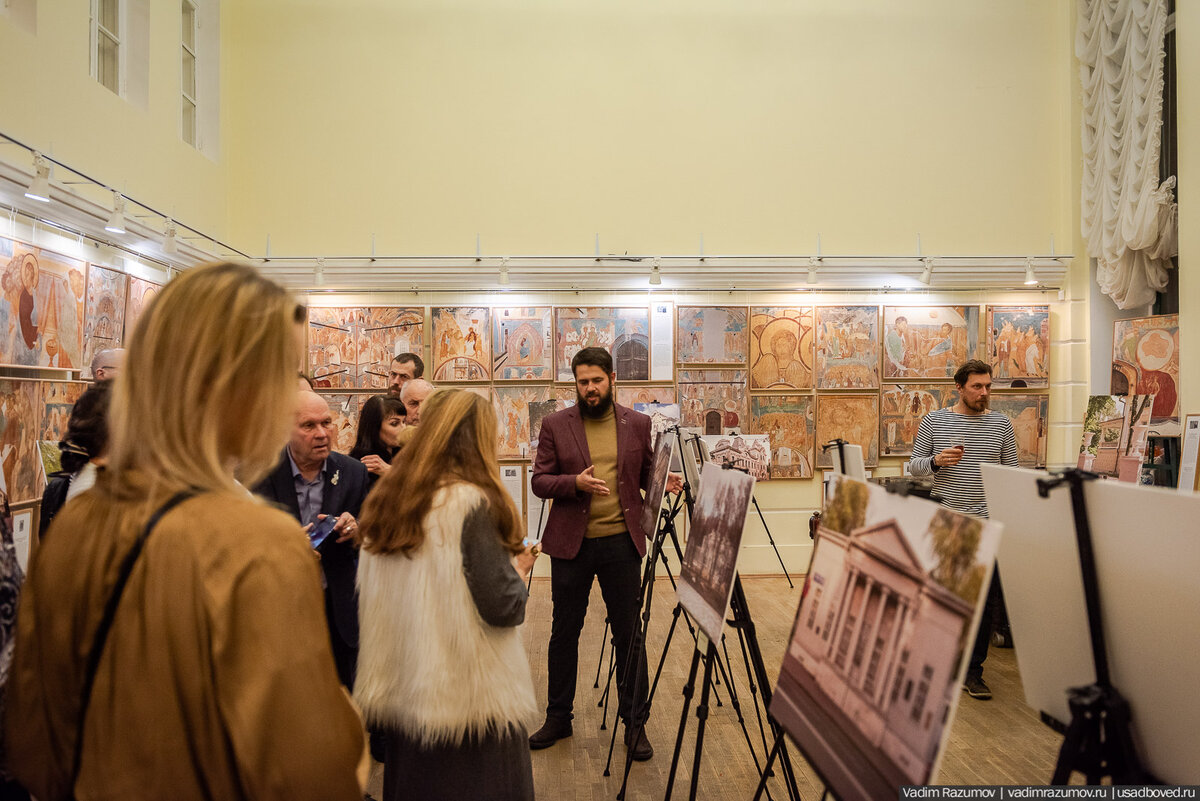 Галерея изопарк. Выставка сергея андрияки в москве. Современные художники участники в выставке в усадьбе архангельское. Усадьба абрамцево. Художник поляков вологда.