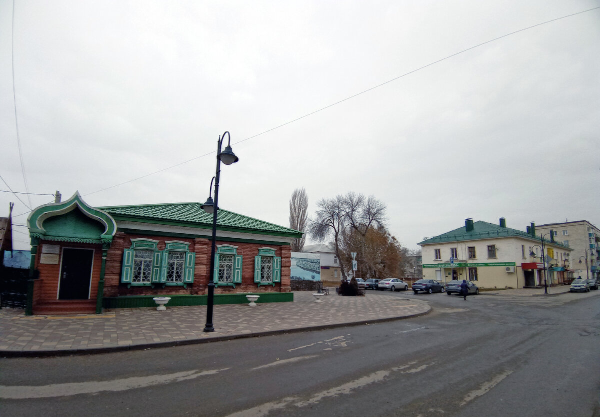 Фролово волгоградская. Дом музей города Фролово Волгоградской области. ЗАГС город Фролово Волгоградская область. Французский мост, г. Фролово.. Французский мост, г. Фролово Волгоградская область.