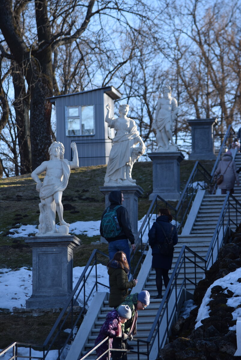 Лестница вдоль фонтана "Шахматная гора"