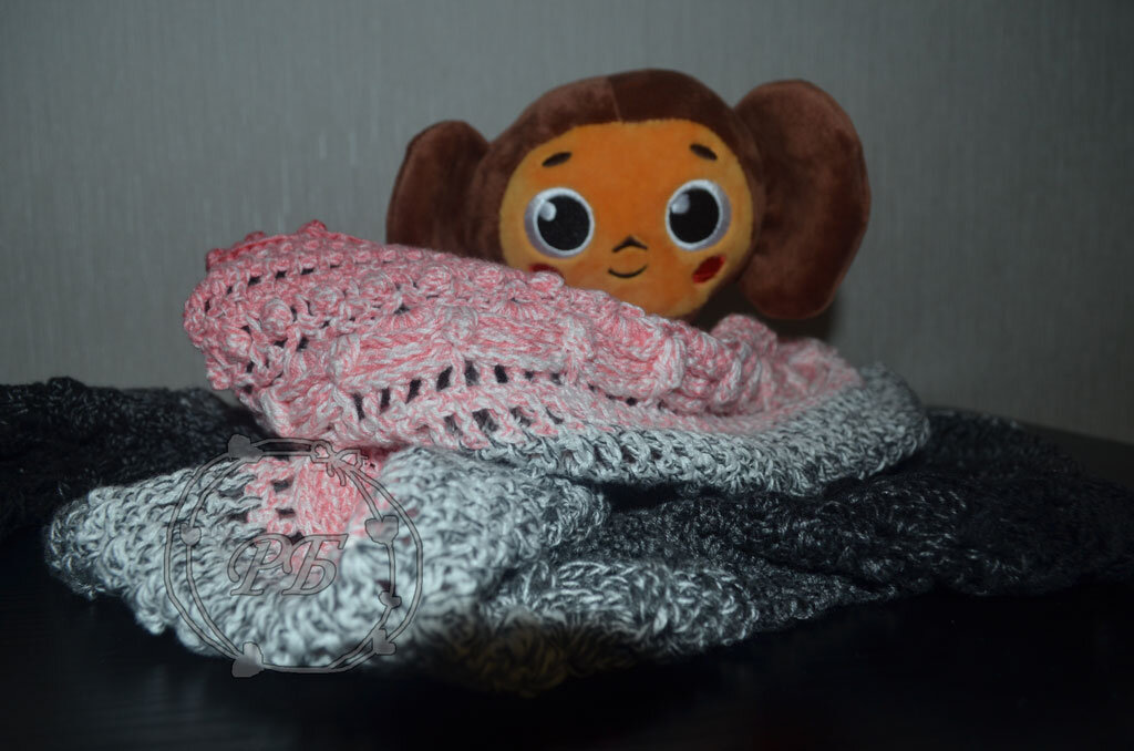 Второй вариант шали. Вязался в розово-красно-черной расцветке)