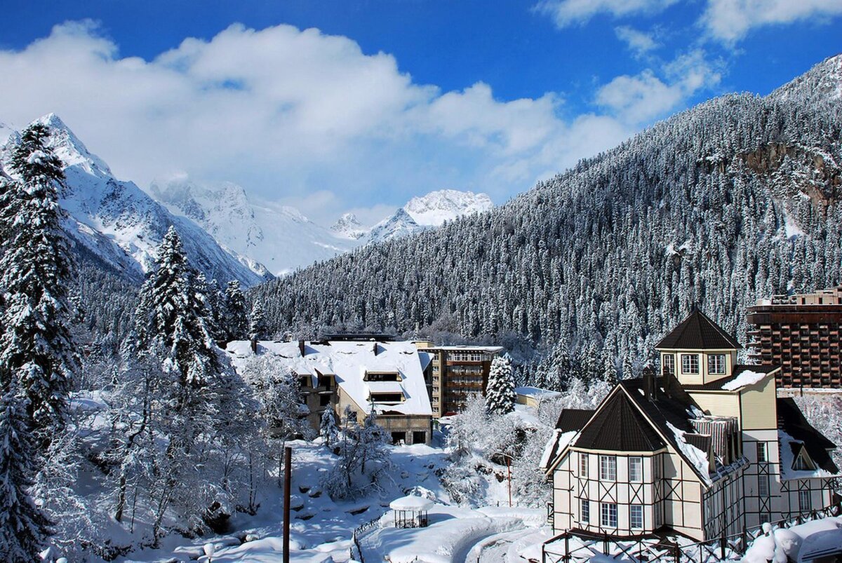 Домбай зимой (фото из открытых источников).