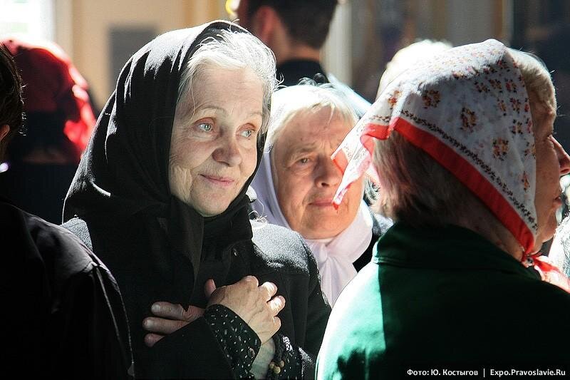 Очень мне нравится эта православная бабуленька, которую запечатлел фотограф Ю.Костыгов. Благодарю его от всего сердца за такую красоту.