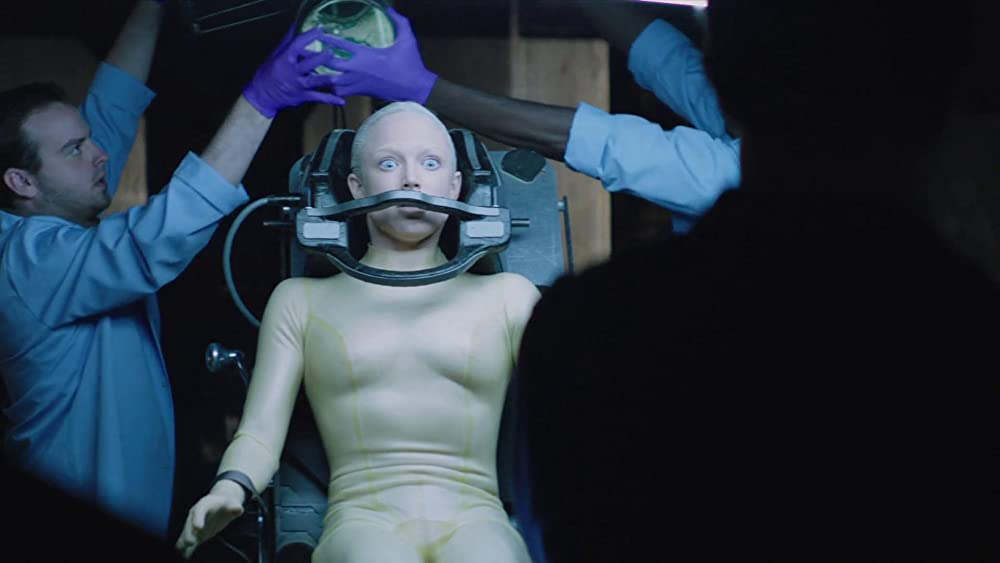 Кадр из фильма The Machine. Режиссер: Карадог В. Джеймс. Оператор: Николай Брюэль. Производство: Red & Black Films, TV4 