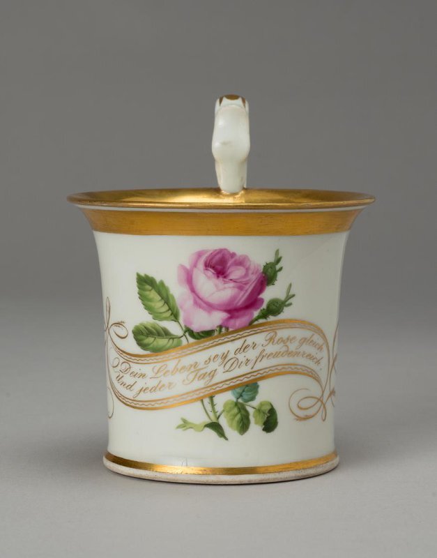 Чашка. Венская королевская фарфоровая мануфактура. Австрия, г. Вена. 1822 г. Фарфор, надглазурная роспись, золочение.