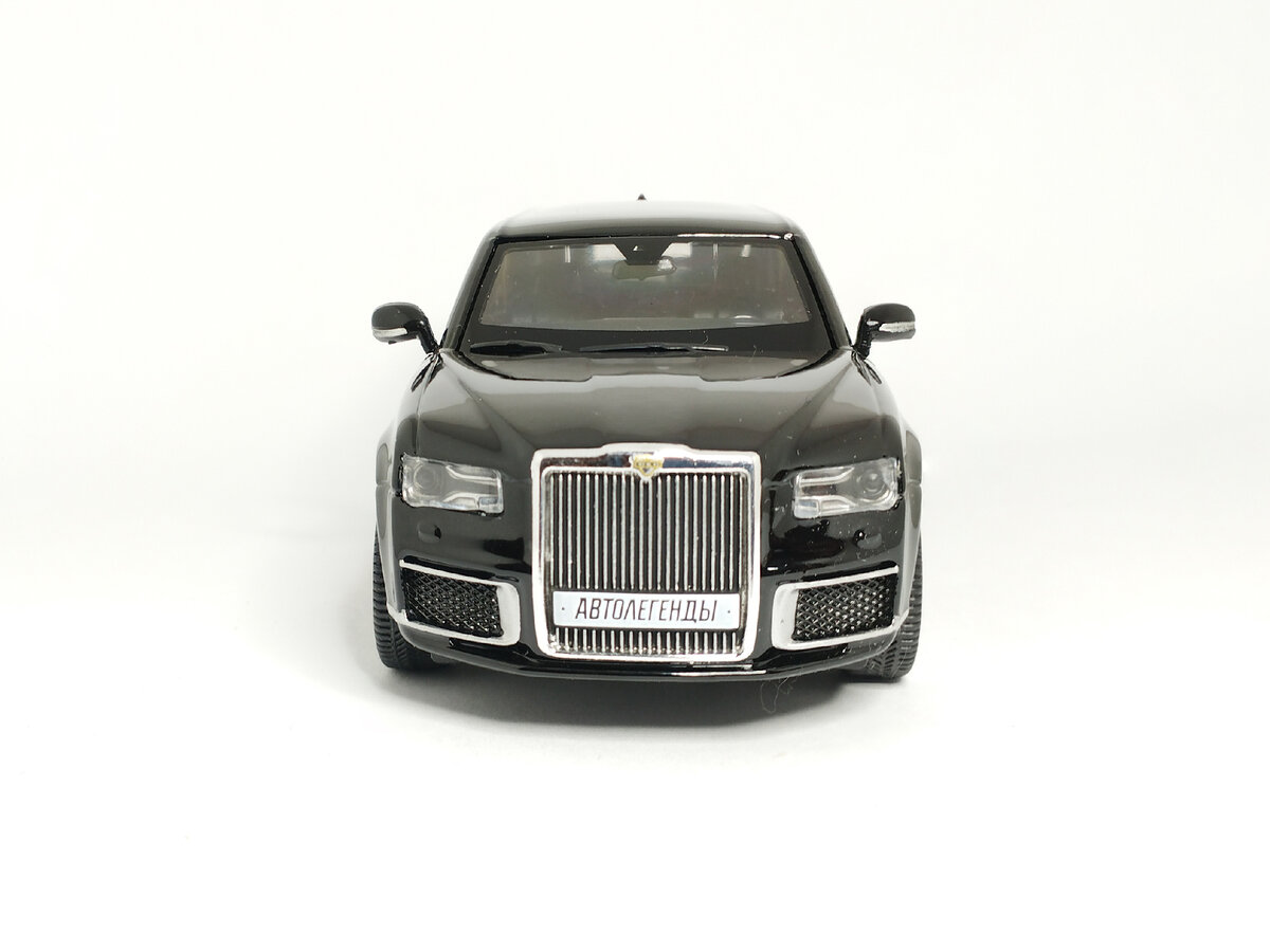 Модель автомобиля Аурус Сенат Лимузин (вид спереди) 