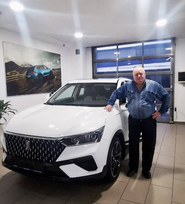 Фото с выдачи автомобиля FAW Besturn T77 компанией Европлан в лизинг 