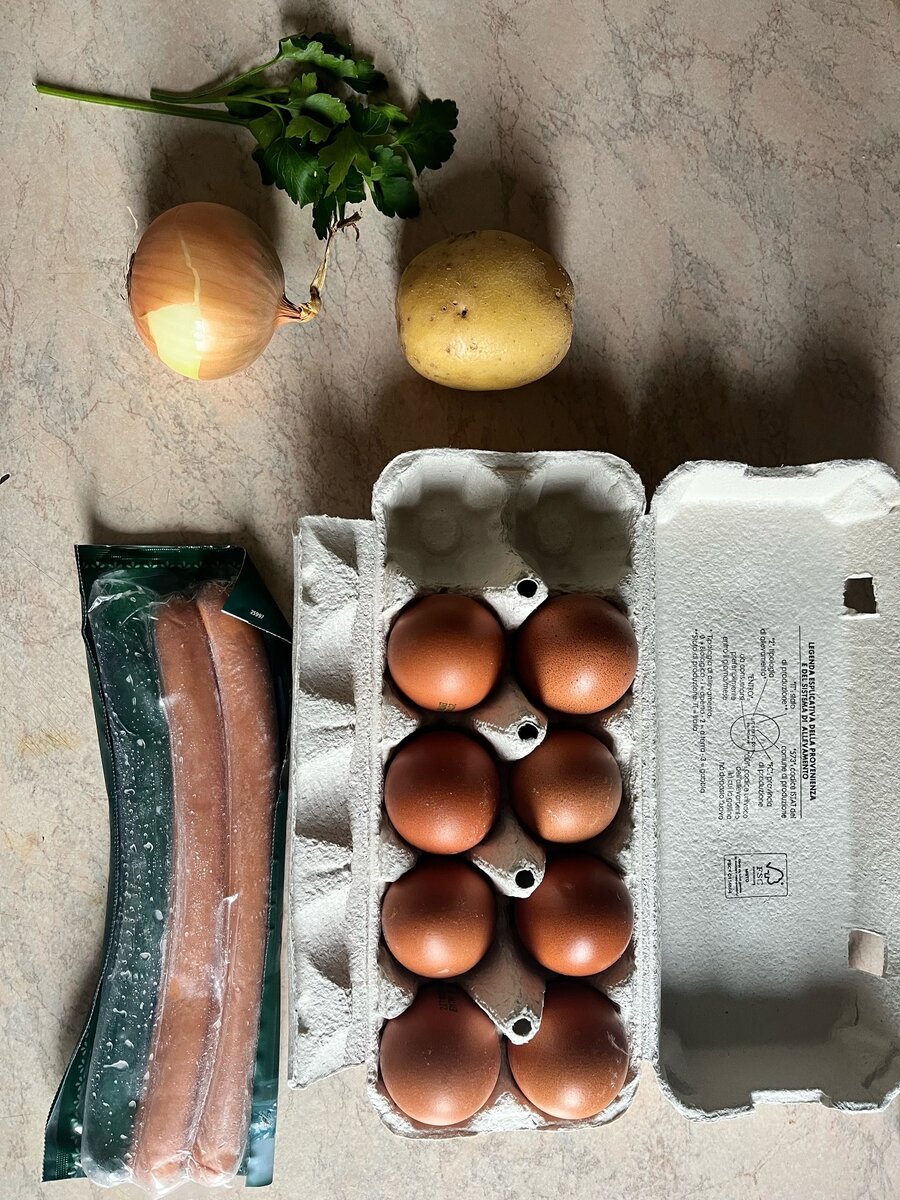 Количество продуктов зависит от вашего предпочтения! Так же, у меня сосика по типу "охотничей", но иногда использую и сардельки.