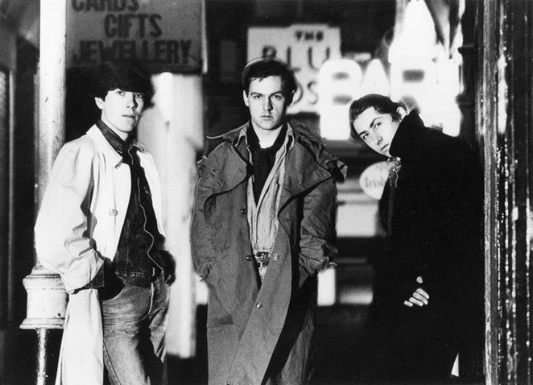 Talk talk living. Talk talk вокалист. Talk talk living. Talk talk living. Talk album cover.