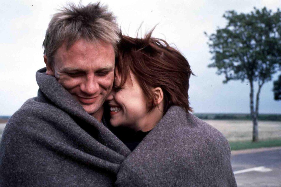     В начале 90-х он начал сниматься в кино и на телевидении, постепенно получая все более серьезные роли  EAST NEWS