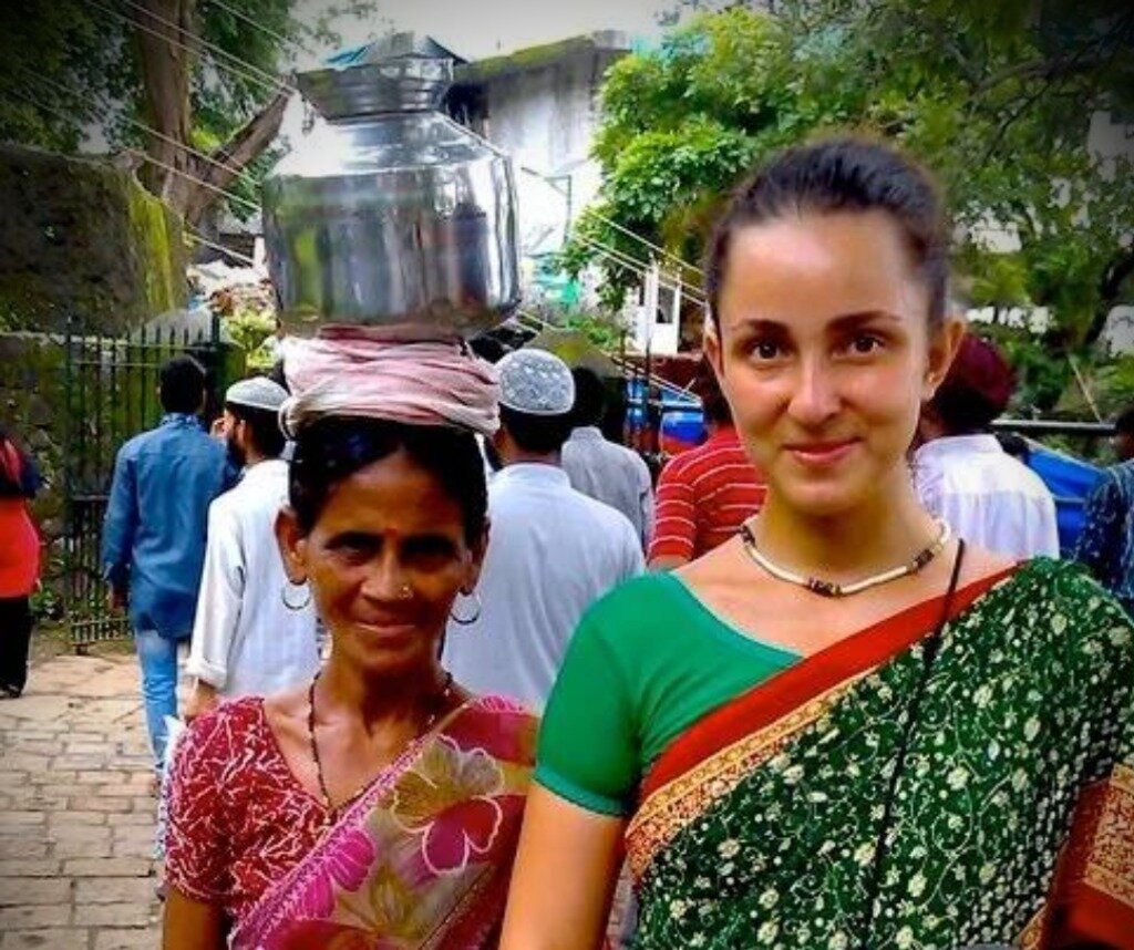  Несколько лет назад я решила полететь в Индию. Практически без денег. Да ещё и на пару месяцев. Из попутчиков у меня был только родной рюкзак. То есть никого.-2