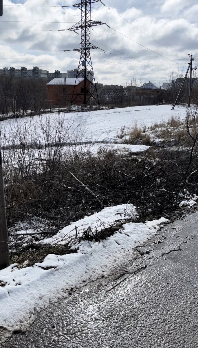 Колодец около ЛЭП