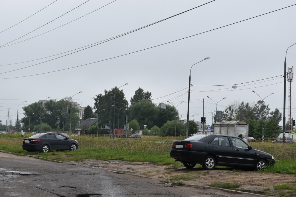 В Твери выявили ещё более 20 водителей, паркующих машины неправильно