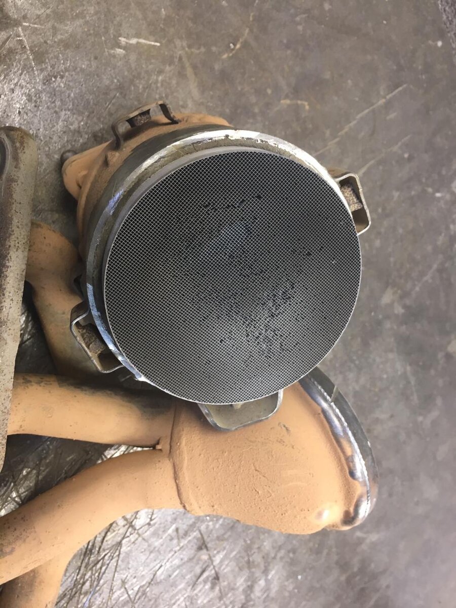 Пробег 60 тыс. км. и уже видно что катализатор начал разрушаться.