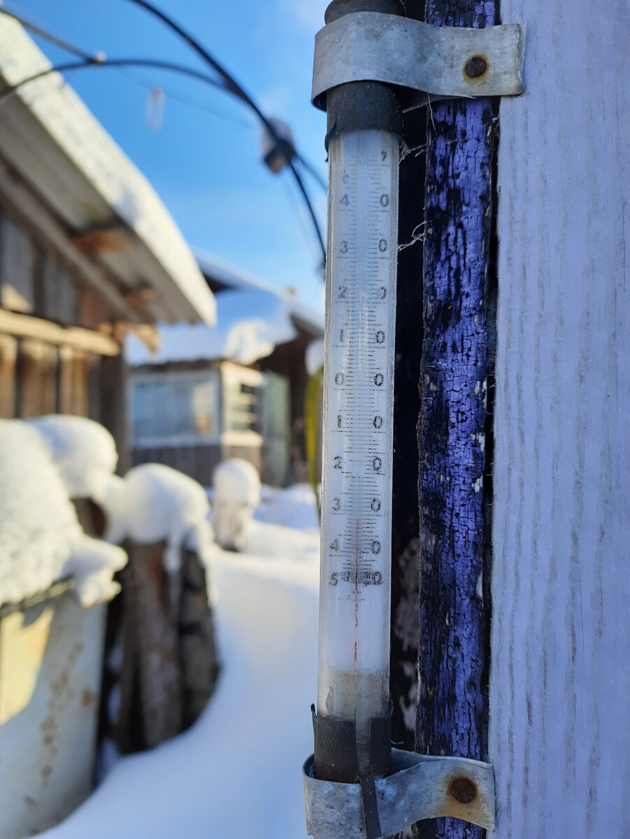 В 10 утра была такая отметка, в 5 -38°С