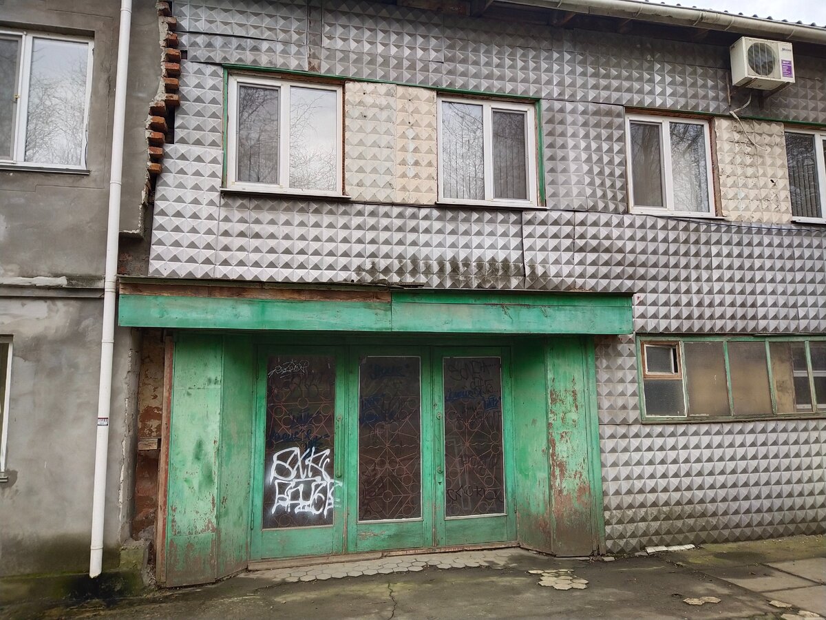 Половинка обитаема, а другая нет