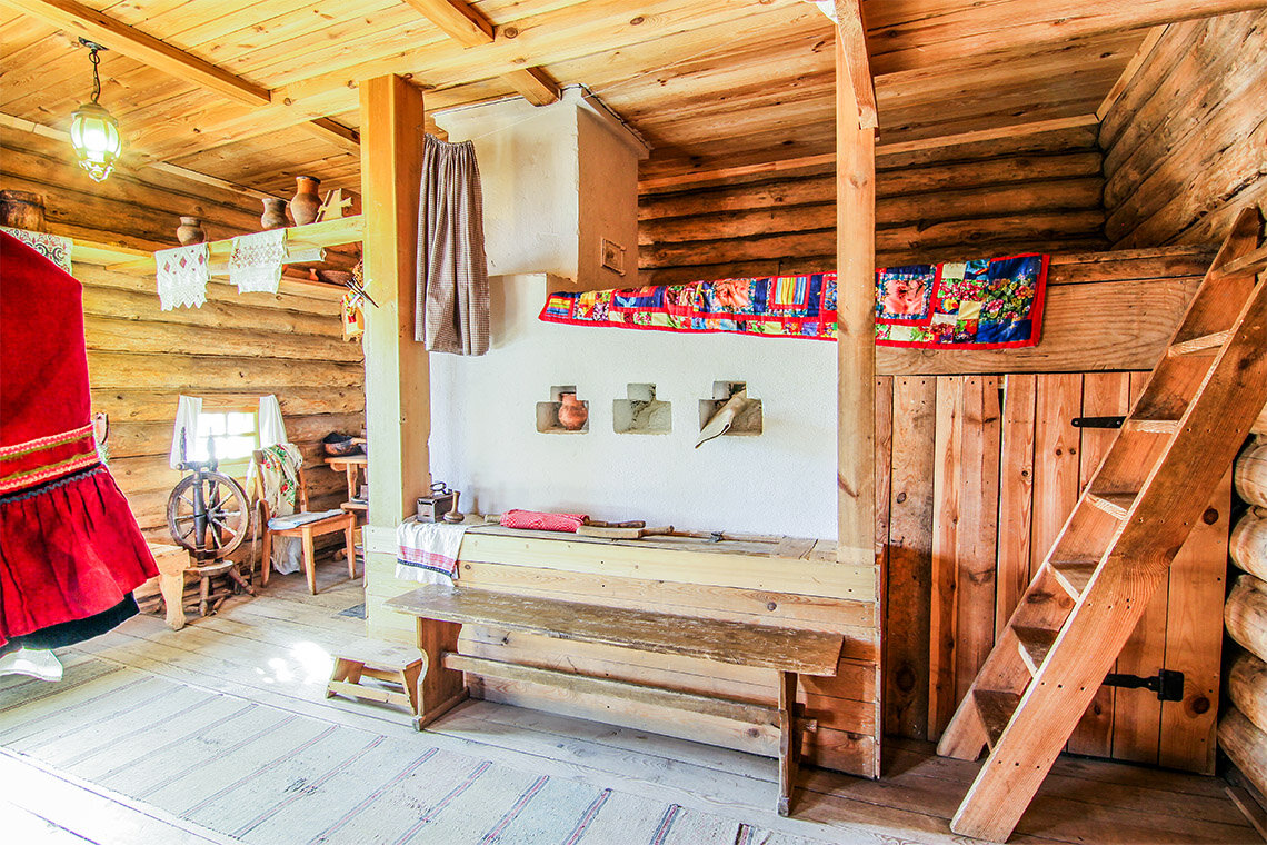 Русская изба, печь и полати