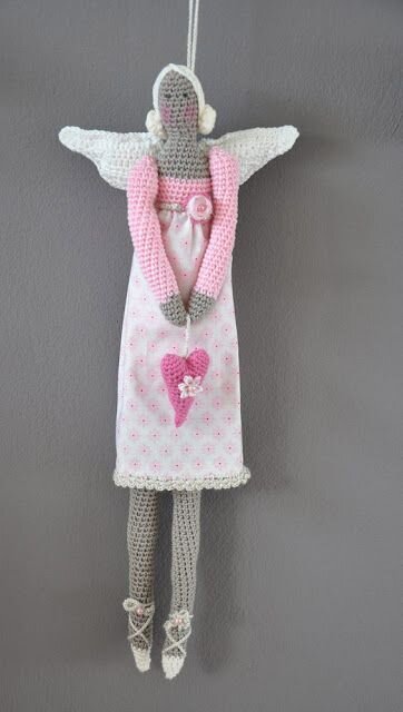 Ещё один вязаный ангел