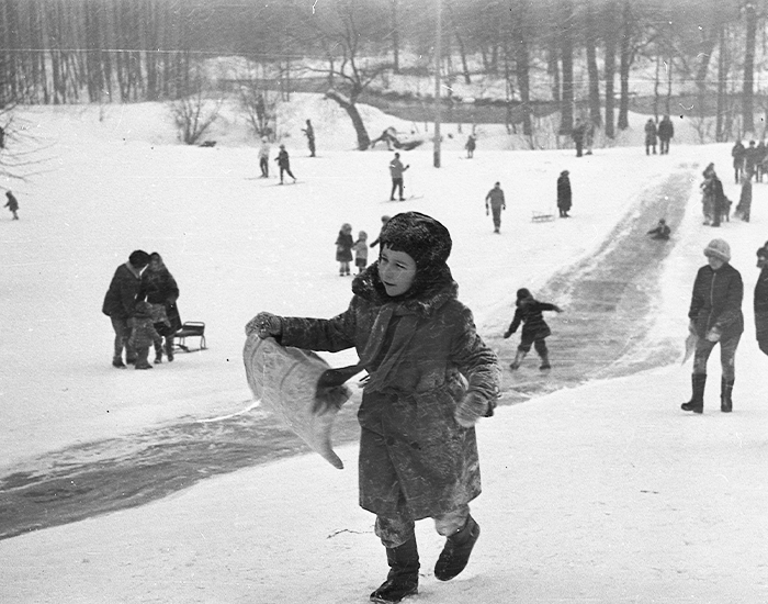 Ледовая горка в Кузьминках. 1980-е годы. Фото взято из открытых источников: pastvu.com