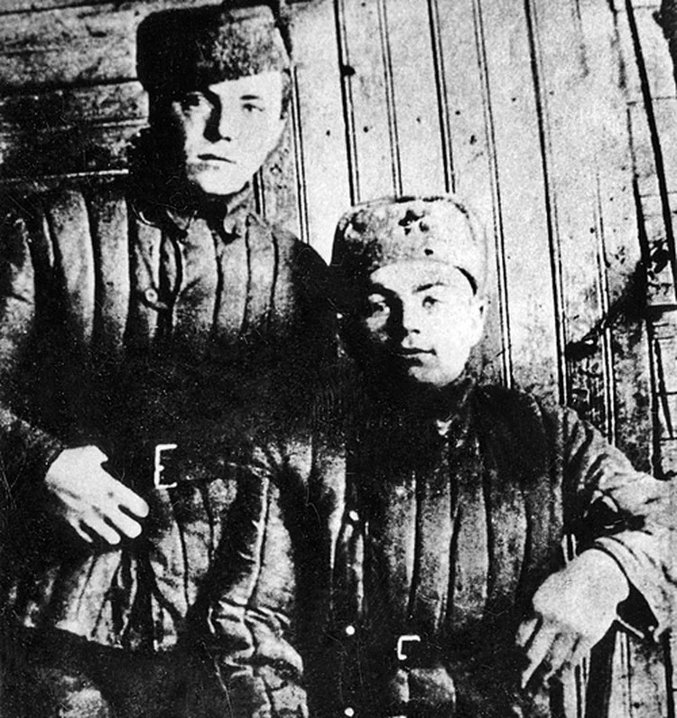 Виктор Астафьев (слева) и Петр Николаенко