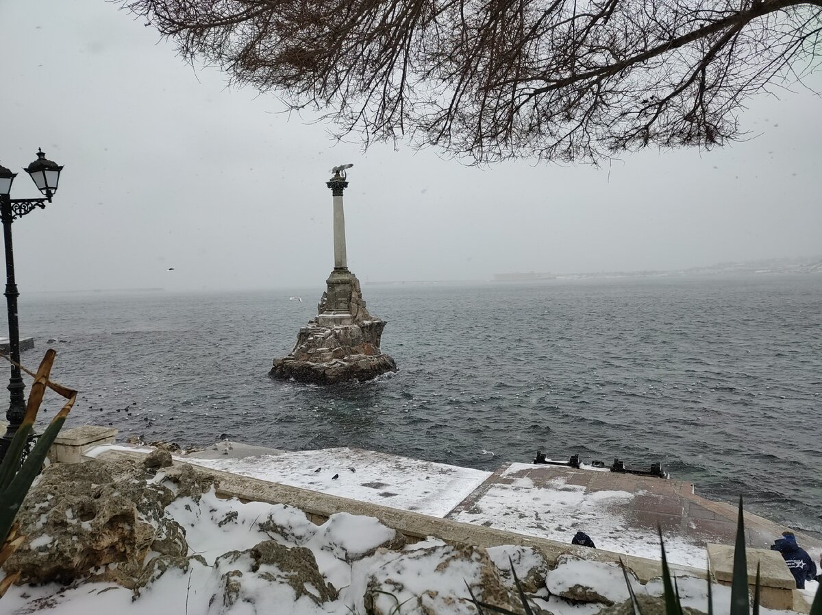 Море и снег вместе - так необычно