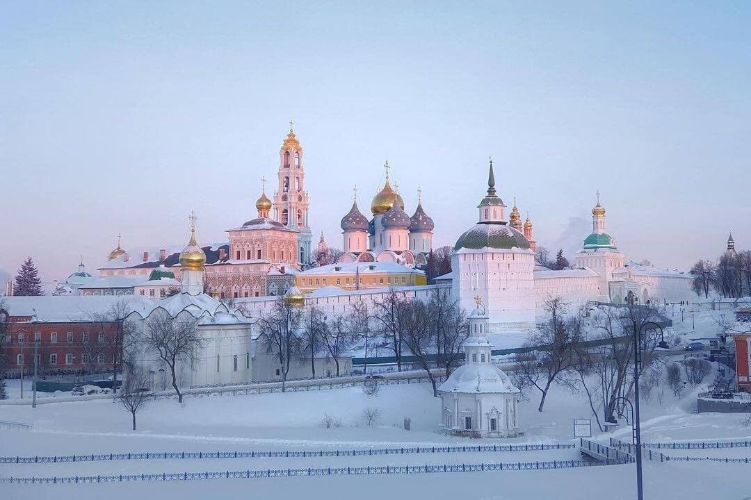  Рассвет над Лаврой. Автор @serezhagorbunov