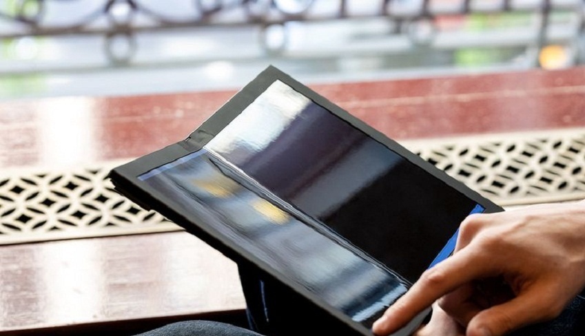 Компания Lenovo поддержала мировую тенденцию и решила также выпустить устройство со сгибающимся экраном. Совсем недавно был презентован ноутбук ThinkPad X1. Руководство компании считает, что гаджеты такого рода станут заменой привычных для нас устройств.