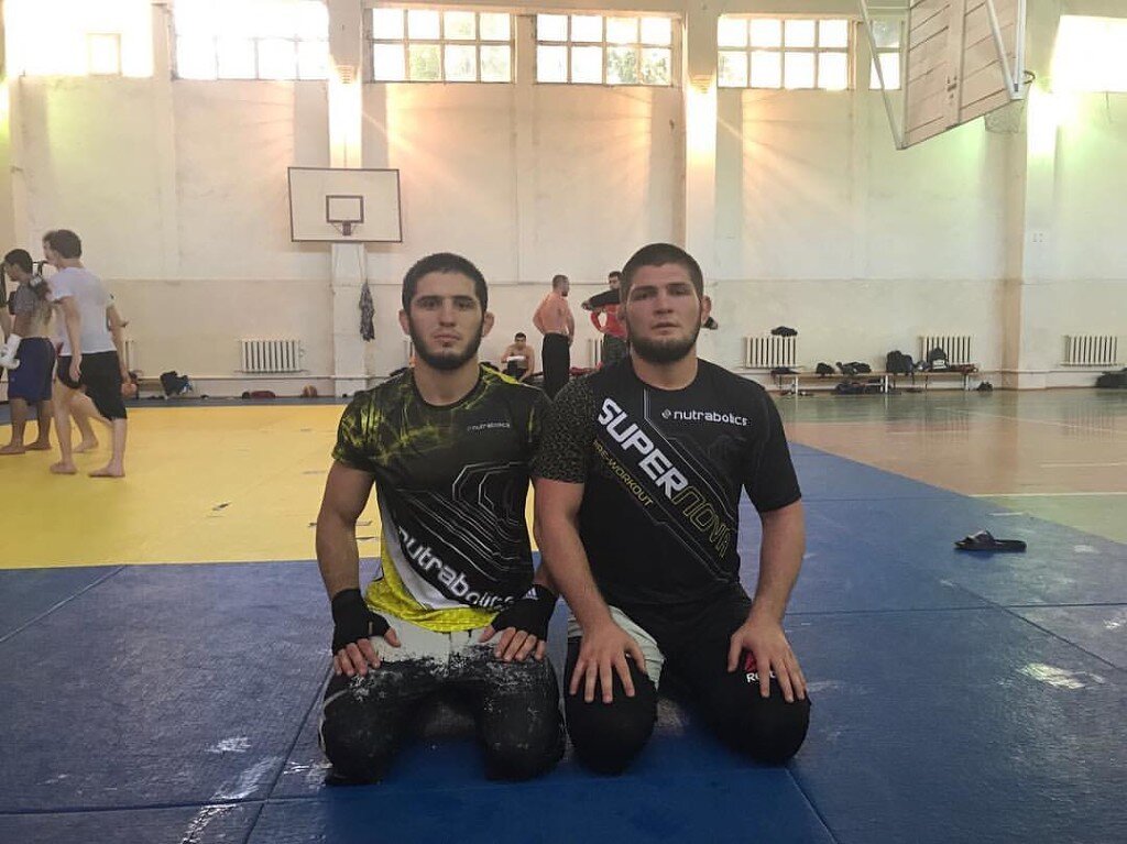 Ислам Махачев с Хабибом Нурмагомедовым 