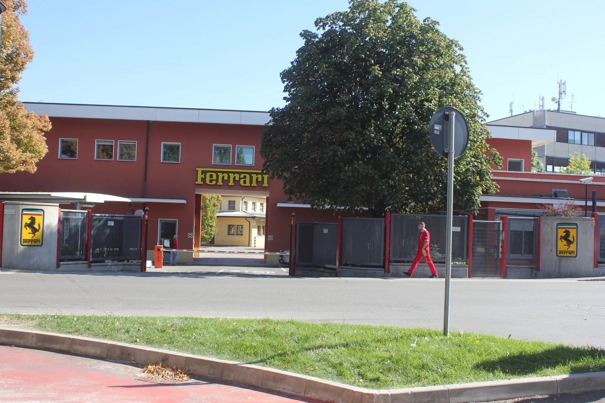 Завод и музей Ferrari в Моранело