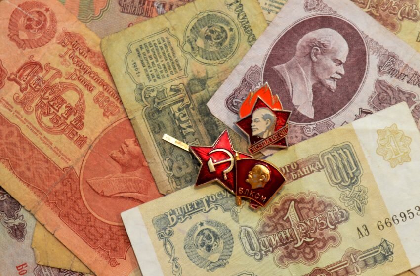 http://rabkor.ru/columns/analysis/2020/07/09/earnings_in_the_ussr_and_modern_russia/